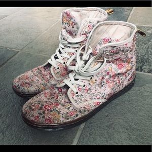Flowered Dr Martens size 9 women’s